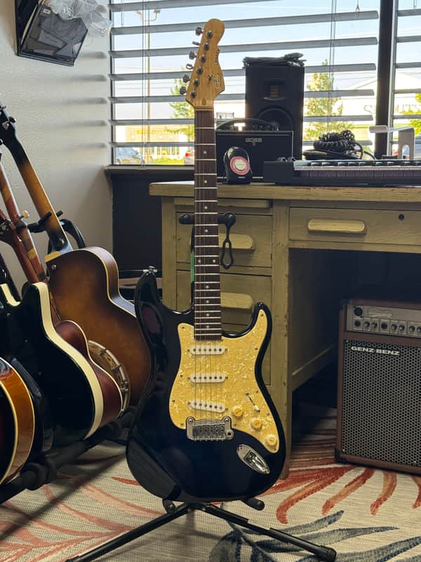 G&L Tribute Series Legacy with Maple Fretboard 2010 - Present - Blueburst image 1