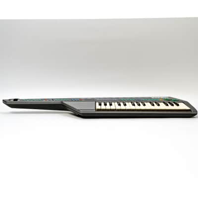 Yamaha SHS-10 - 32-Key Beginner Keytar - Keyboard Synthesizer with Gigbag image 6