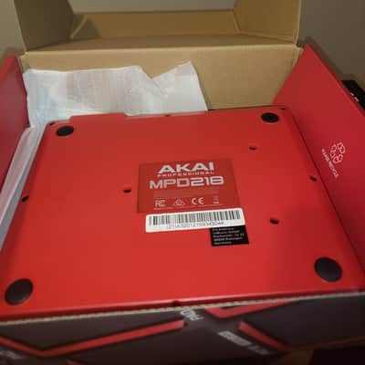 Akai MPD218 2015 - Present - Black image 2
