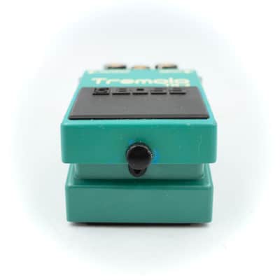 Boss TR-2 Tremolo Guitar Effect Pedal image 8