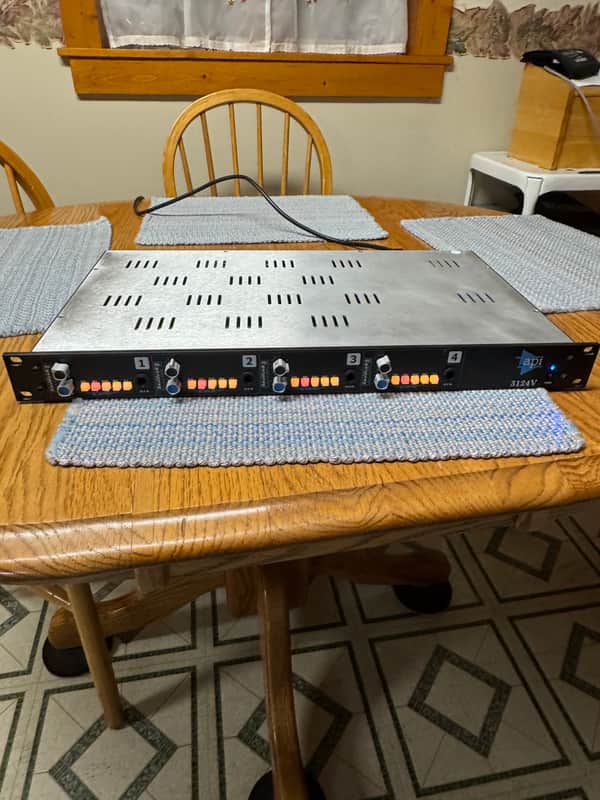 API 3124v 2022 - Black and Blue image 1