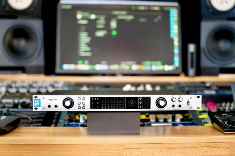 Universal Audio Apollo 8 QUAD Thunderbolt Audio Interface Silver image 1