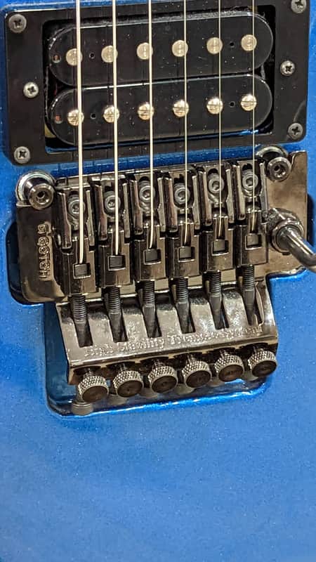 Chatting Bird - Design by Caparison CDE-HH (Dellinger clone