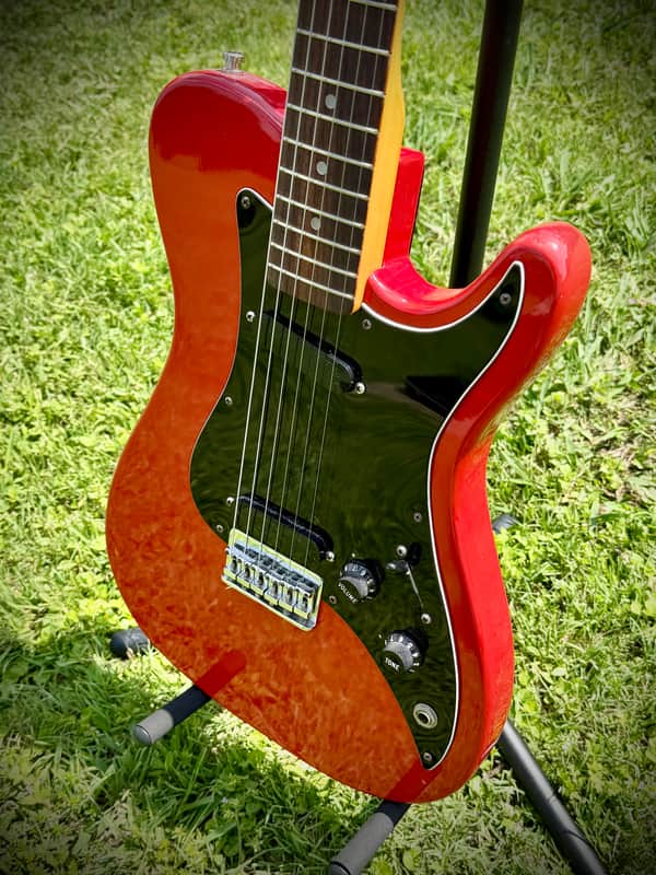 Fender Bullet Deluxe with Rosewood Fretboard 1981 - 1982 - Red image 1