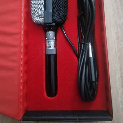 AKG D12 Cardioid Dynamic Microphone | Reverb Canada