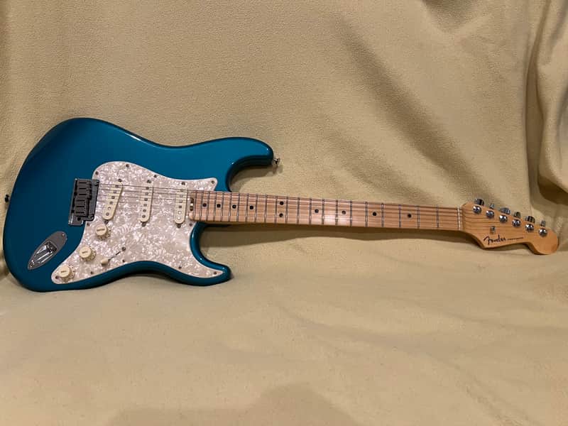 Fender American Elite Stratocaster HSS Shawbucker with Maple Fretboard 2016 - 2019 - Ocean Turquoise Metallic