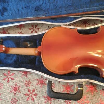Suzuki 4-4 violin Model 220 in excellent condition image 3