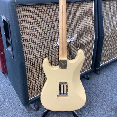 Fender Limited Edition American Professional Stratocaster 2018 - Vintage White/Gold Hardware image 5