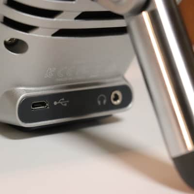 Shure MOTIV MV51 iOS / USB Large Diaphragm Condenser Microphone Black & Silver image 4