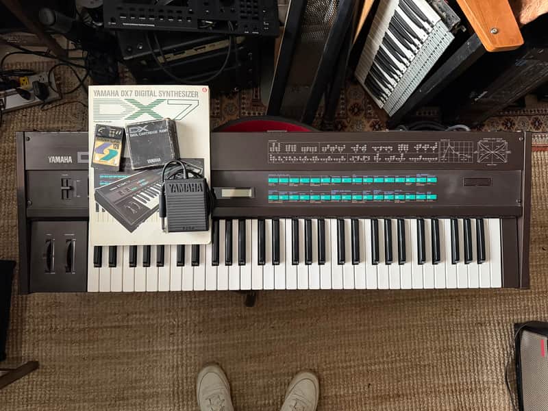 Yamaha DX7 - 2 ROMs + Manual