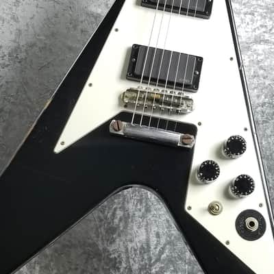 Gibson Custom Shop Kirk Hammett Flying V Aged & Signed [USED] 2012 image 2