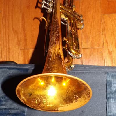 King Cleveland 600 Bb Trumpet, USA, Brass with Case, good and playable condition, but worn finish image 11