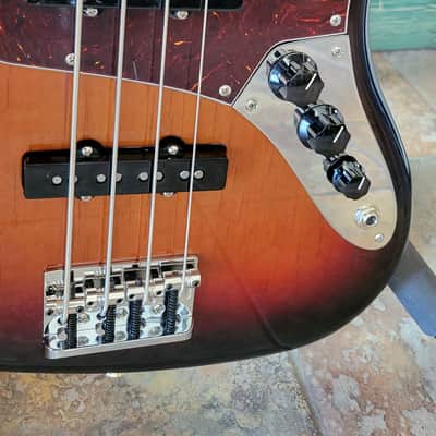 2025 Fender American Pro II Jazz Electric Bass 3 Tone Sunburst with Fender HSC image 6