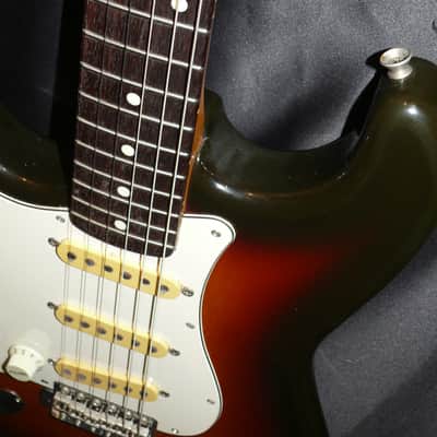 Fender Japan M.I.J. "J" series lefty `62 Stratocaster R.I. 1990 3 Color Sunburst image 8
