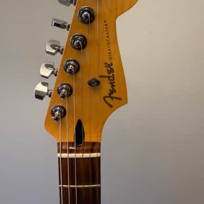 Fender Player Stratocaster with Pau Ferro Fretboard 2018 - Present - 3-Color Sunburst image 3