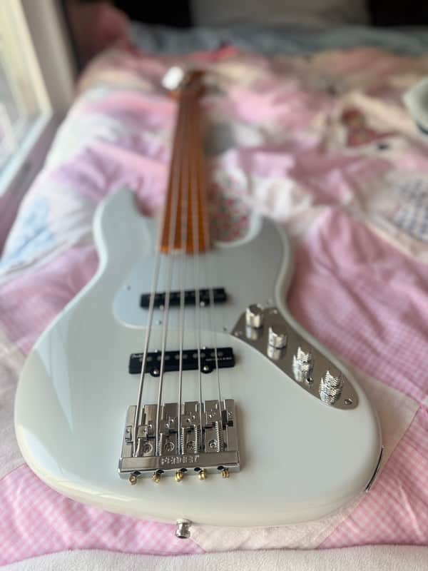 Fender American Ultra II Jazz Bass V with Maple Fretboard