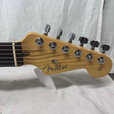 Fender American Stratocaster Guitar with Case 2000 - 3-Color Sunburst / Rosewood fingerboard image 7