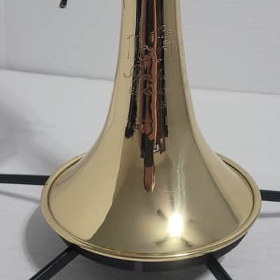 Martin IMPERIAL , TRUMPET W double Reverse LP tuning slide , 2 Mouthpieces and Hard case 1952 - Clear Lacquer image 2