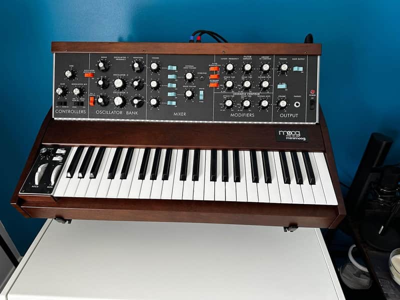 Moog Minimoog Model D Reissue 44-Key Monophonic Synthesizer (2022) 2022 - Present Black / Wood image 1