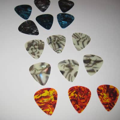 Fender 15 Medium Premium Guitar Picks W/ Metal Nostalgia Case image 7