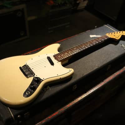 Fender Musicmaster with Rosewood Fretboard 1970 - 1979 - Olympic White image 10