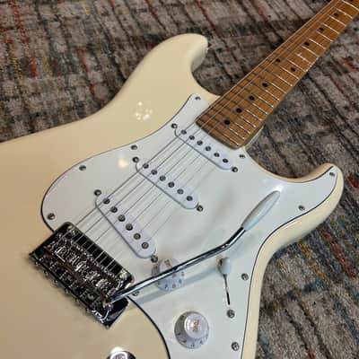 Fender Player II Stratocaster with Roasted Maple Neck 2025 - Present - Olympic White image 3