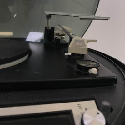 Vintage 1970 Electrohome Record Player & Radio - Model 862 image 7