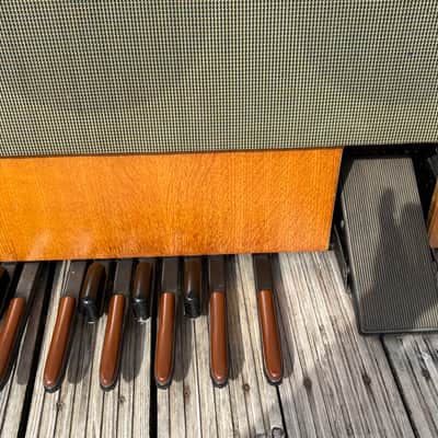 Hammond L-100 Series Organ 1961 - 1972 - Natural image 10