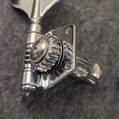 Squier Jazz Bass Tuners 2008 - Nickel/Silver image 4