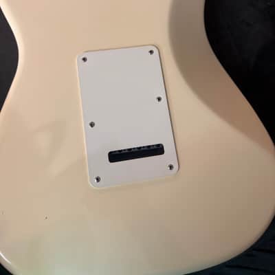 Fender "Squier Series" Standard Stratocaster with Maple Fretboard 1992 - 1996 - Arctic White image 5