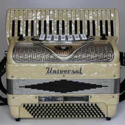 Pearl White Universal Piano Accordion LM (41Key/120Bass) W/ Microphones image 2