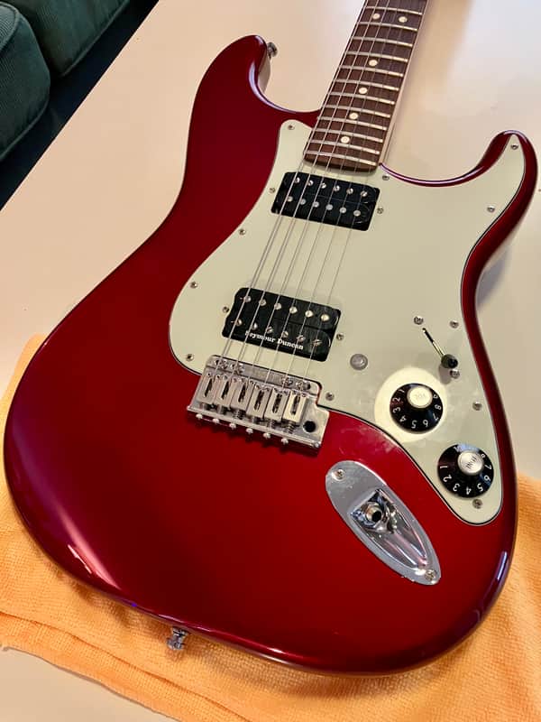 Fender Blacktop Stratocaster HH with Rosewood Fretboard 2011 - 2014 - Candy Apple Red