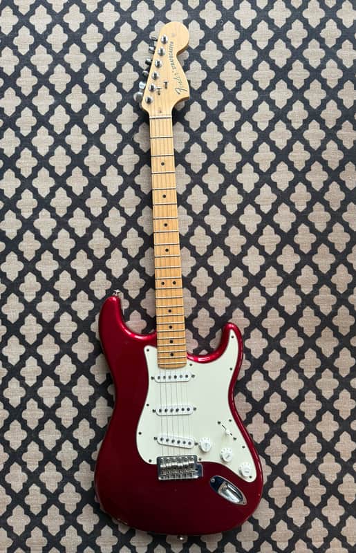 Fender American Special Stratocaster with Maple Fretboard 2012 - Candy Apple Red