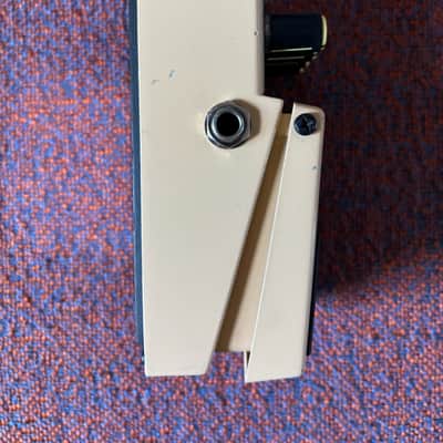 Boss AW-2 Auto Wah (Silver Label) 1991 - 1999 - Yellow image 3