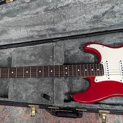 2005 Fender Highway One Stratocaster with Rosewood Fretboard - Crimson Red Transparent image 11