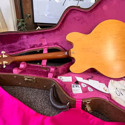 Epiphone USA Collection Revolution  John Lennon Signature 1965 Casino Left handed super rare image 2