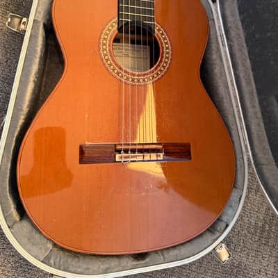 Classical Concert Guitar Manuel Rodríguez e Hijos “D Rio” – Brazilian Rosewood – Canadian Red Cedar Top – Stunning Grain – Hiscox Case image 3