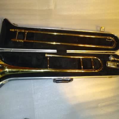 Holton Collegiate TR602 Trombone, USA, with case and mouthpiece image 1