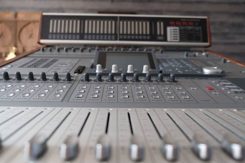 Tascam DM-3200 digital mixer DM-3200/MU-1000 Meter Bridge + IF-FW/DM FireWire Card Included image 1