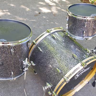 Gretsch Renown Blue metal sparkle Maple black silver blue Drum set kit 22 bass 16 12 tom 3 piece image 2