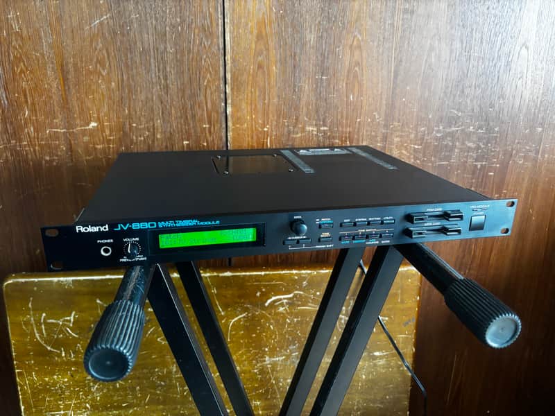 Roland JV-880 MULTI TIMBERAL SYNTHESIZER MODULE New internal battery image 1