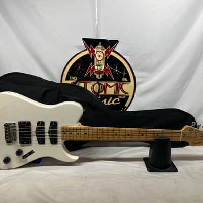 Squier Bullet HSS Singlecut Electric Guitar