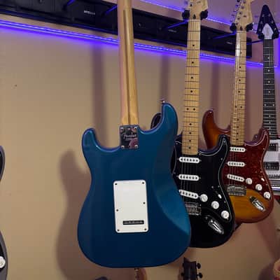 Fender American Standard Stratocaster with Maple Fretboard 1998 - 2000 - Aqua Marine Metallic image 9