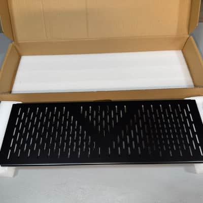 Unknown 19" Shallow Rack Shelf - Black image 3