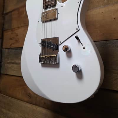 Yamaha PACS+11S Pacifica Standard Plus Electric Guitar - White w/ Gig Bag image 3