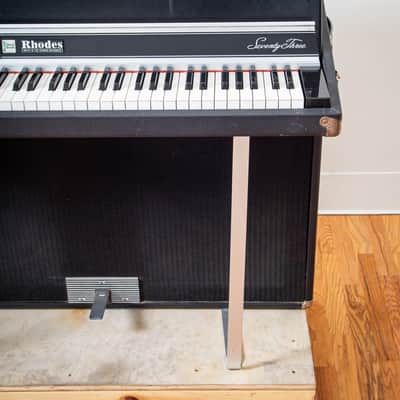 1982 Rhodes Mark II Suitcase 73 "Rod" image 4
