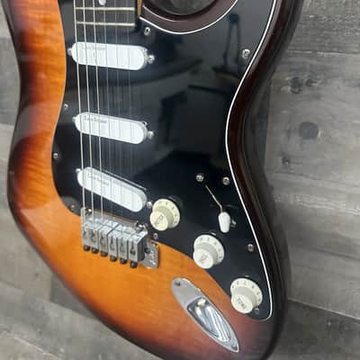 Fender Ultra Stratocaster 1997  Tobacco Burst image 4