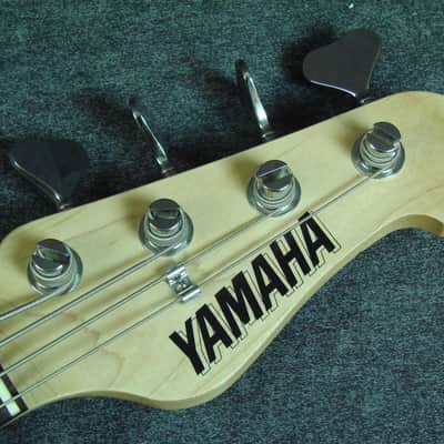 Yamaha BB350 4-String Black Finish Electric Bass Guitar BB-350 image 8