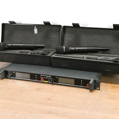 Sennheiser EM 3032-U Mikroport Receiver w/ two SKM5200 Mics 584-608 MHz CG012B5