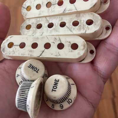 Aged Fender knobs and pickup covers set, Cream, relic, aged, Stratocaster, 59 Parts image 2